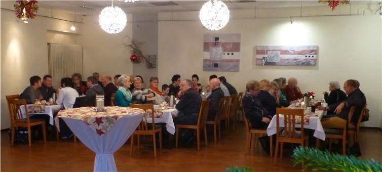 Zur alljährlichen Adventfeier kamen auch im Dezember 2017 die Nachbarn der Nachbarschaft Maria Hilf Miesenheim zusammen und verbrachten gemeinsam ein paar schöne Stunden. Foto: privat