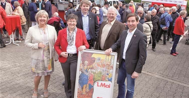 Zur alljährlichen Maikundgebung in Heimerzheim begrüßt die SPD die Besucher.-JOST-