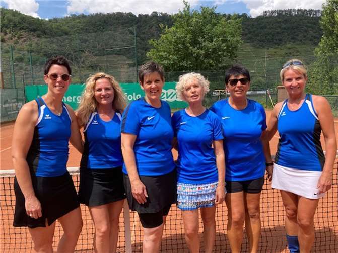 Damen 50 auf dem 1. Platz Zur erfolgreichen Mannschaft gehören (von links): Tanja Auer, Alexandra Dötsch, Birgit Remy, Petra Deboy, Silvia Probst u. Claudia Uhl. Foto: privat