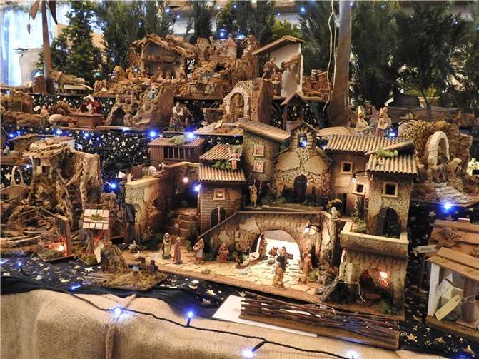 Zur traditionellen Krippen- und Adventsausstellung hat der Obst- und Blumenhof Müller eingeladen. Foto: WAMFO.DE