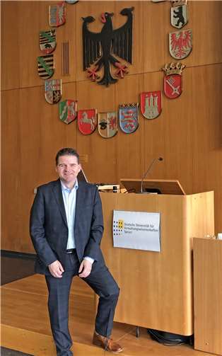 Zurück an der Deutschen Universität für Verwaltungswissenschaften Speyer: Holger Jung referierte über das moderne Personalmanagement der Stadt Meckenheim. Foto: Stadt Meckenheim