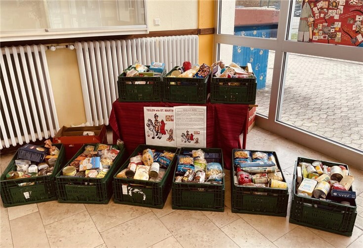 Zusätzlich unterstützte die Schulgemeinschaft in diesem Jahr die Spendenaktion der Caritas „Teilen wie St. Martin“.