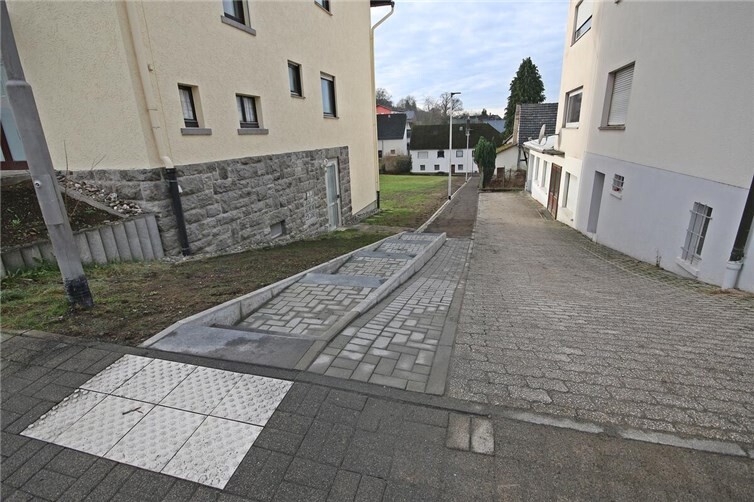 Zusätzliche Straßenlampen sorgen im Dunkeln für zusätzliche Sicherheit.