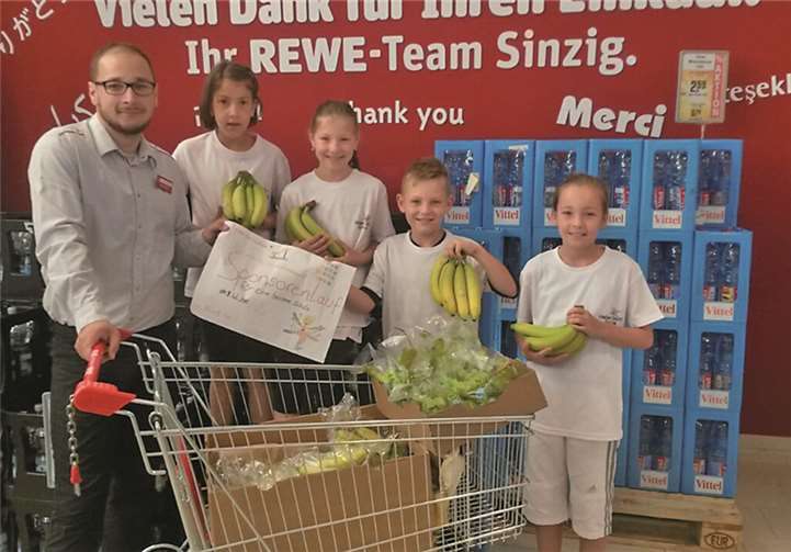 Zusätzliche Unterstützung erhielten die Kinder vom Rewe-Markt in Sinzig.