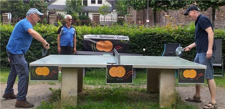 Zusätzlichen Spaß hatten diejenigen, die sich zutrauten, auch mit einer Bratpfanne als TT-Schläger den so genannten Pan-Pong Wettkampf zu bestreiten. Foto: privat