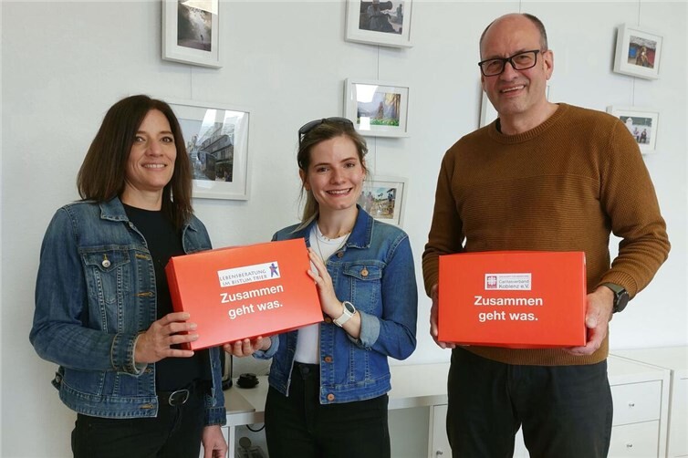 Zusammen geht was: Martina Schwarzkopf, Caritas-Mitarbeiterin Diana Schneider und Rüdiger Dolle arbeiten eng zusammen.