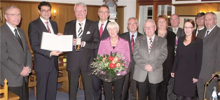 Zusammen mit Ehefrau Elisabeth hatte der Geehrte zahlreiche Wegbegleiter zu einer kleinen Feier eingeladen.