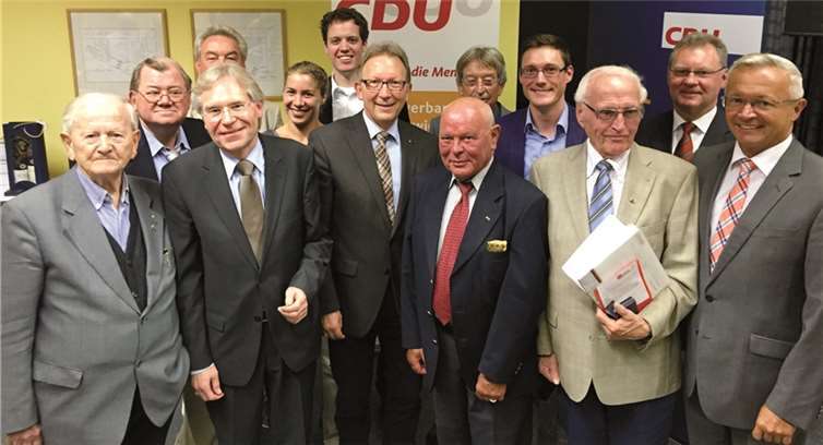 Zusammen mit Kreischef Erwin Rüddel ehrte Staatsminister a.D. Heinz Schwarz die Jubilare in Neuwied. Foto: privat