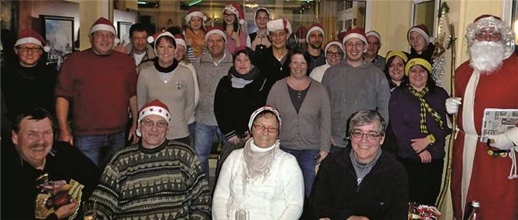 Zusammen mit dem Nikolaus stellte sich der Elferrat dem Fotografen. privat