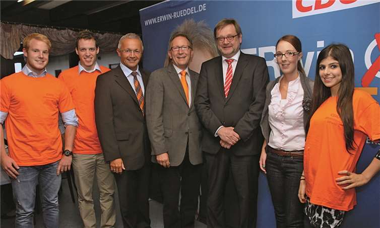 Zusammen mit dem Team der JU: (v.l.) Achim Hallerbach (Kreisbeigeordneter Neuwied), Erwin Rüddel (MdB), Jürgen Becker (Staatssekretär) und Ellen Demuth (MdL).  Privat