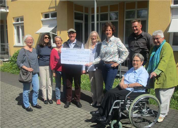 Zusammen mit den Mitgliedern des Seniorenbeirates überreichte der Vorsitzende Ulf Busch diese Spende an Petra Leidner, Vorsitzende des Trägervereins.Foto: privat