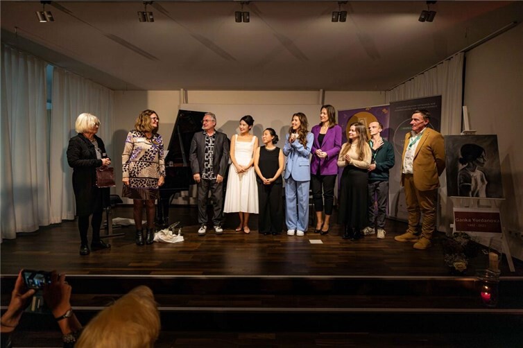 Zusammen mit der Sopranistin Soa Kim inszenierte die Koreanerin in Anlehnung an die Oper Carmen eine musikalische Lebensgeschichte aus dem Rotlichtmilieu ohne Happyend. Foto: privat