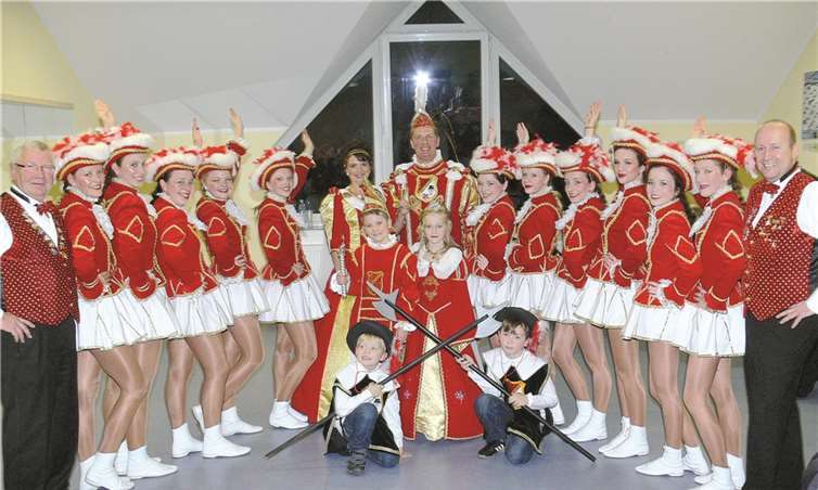 Zusammen mit ihrem Hofstaat stellten sich die neuen Regenten des KC „Edschara Stiehkraare“ vor.TE