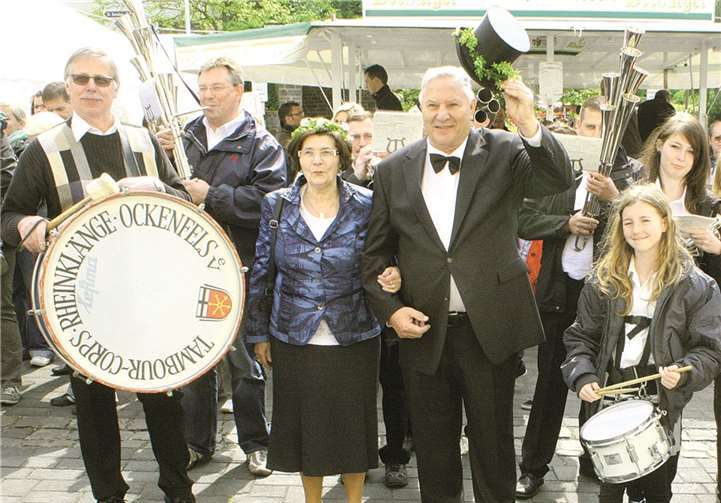 Zusammen mit seinem Schützenkönigspaar, Rudi und Adele Krupp, eröffnete das Tambourcorps „Rheinklänge“ die Ockenfelser Kirmes auf dem Donatusplatz.