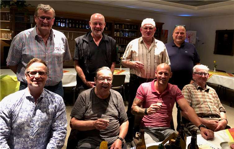 Zusammen probierten die Männer viele verschiedene Biersorten. Foto: Heinz Lempertz