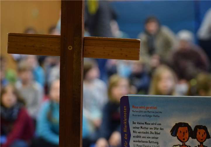 „Zusammen sind wir stark“ lautete das Motto des Kinderkirchentages des Dekanats Nassauer Land, für den sich diesmal die Grundschule in Nassau geöffnet hatte. Den Kindern wurden dort auch Geschichten aus der Bibel vorgestellt, die zum Thema passen. Dekanat Nassauer Land