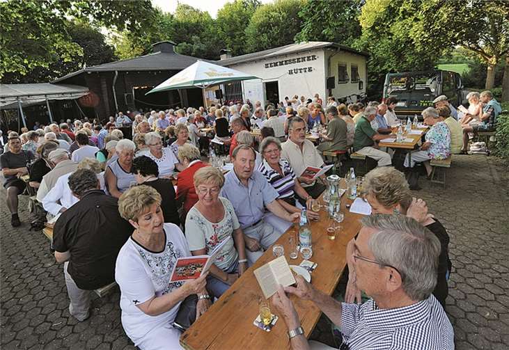 Zusammen wurden alte und bekannte Fahrten- und Wanderlieder gesungen. FIX