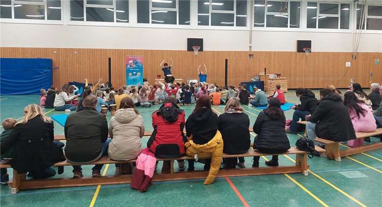 Zusammen zu trommeln ist wie eine große Feier unter Freunden.  Foto:privat