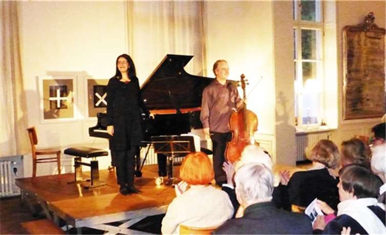 Zvi Plesser und Myriam Farid begeistern das Publikum im Festsaal des Bahnhofs. privat