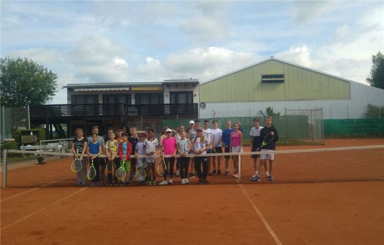 Zwanzig Schüler versuchten sich in der Sportart „Tennis“. privat