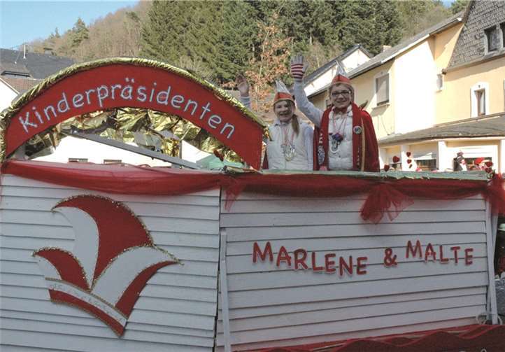 Zwar hat Adenau keine erwachsenen Tollitäten, doch das machte das Kinderprinzenpaar Marlene und Malte strahlend wett.