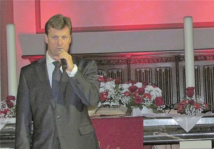 Zwei Ausnahmekünstler beim Konzert in der Neuwieder Marktkirche: Star-Tenor Johannes Kalpers und Panflötist Edward Simoni.