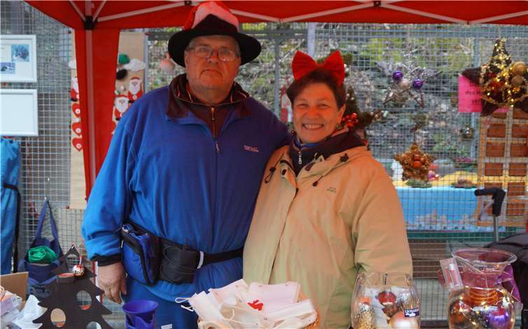 Zwei Engel für Tiere: Andrea und Harald Kaiserverkauften wunderschöne, handgebastelte Deko– der Erlös ging komplett ans Mayener Tierheim.