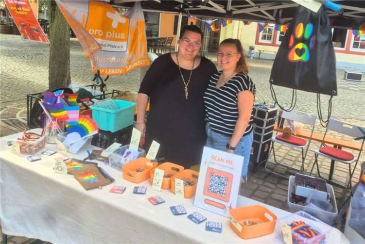 „Zwei Flüsse, zwei Plätze, eine Haltung“ – so präsentierte sich der CSD Koblenz in diesem Jahr.