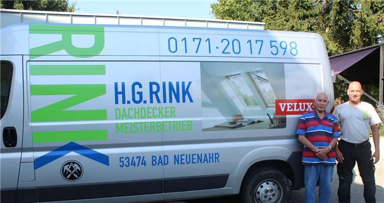 Zwei Generationen Dachdeckertradition: Die Dachdeckermeister Hans und Hans Günter Rink (rechts). DU
