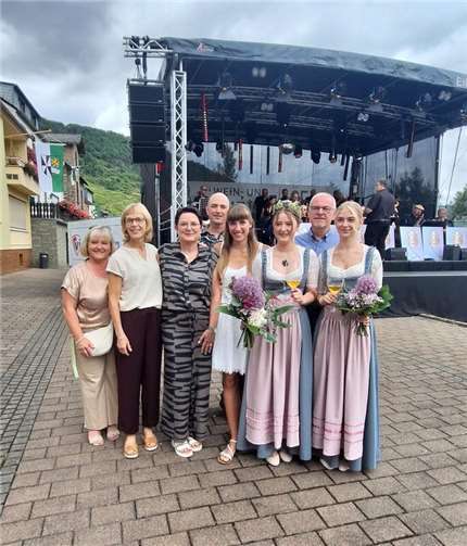 Zwei Jahre lang werden die Majestäten Löf und den Löfer Wein repräsentieren. Foto: privat