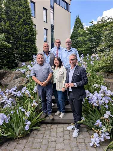 Zwei Jahre nach dem Beschluss des Kreistages Ahrweiler zum Beitritt des Landkreises zum Verein „Zukunftsregion Ahr e.V.“ traf sich die FWG-Kreistagsfraktion mit David Bongart, dem Interims-Manager des Vereins, zu einem informellen Austausch. Foto: privat