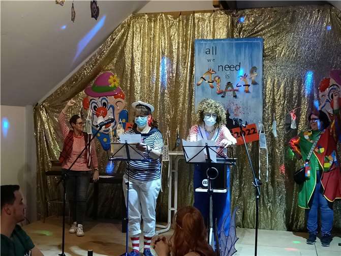 Zwei Jecke von der Heck, Claudia Gillig-Arenz und Christa Schleich.