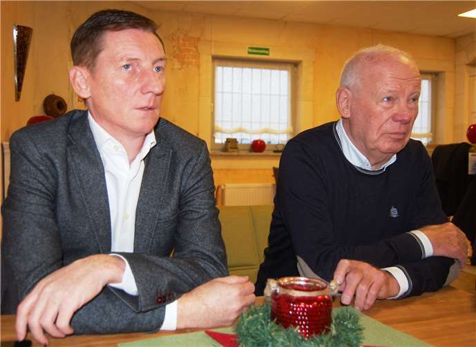 Zwei Macher an einem Tisch: der Sportliche Leiter Thomas Reuter (links) und der Vorsitzende des Fußballvereins, Walter Heusel.SK