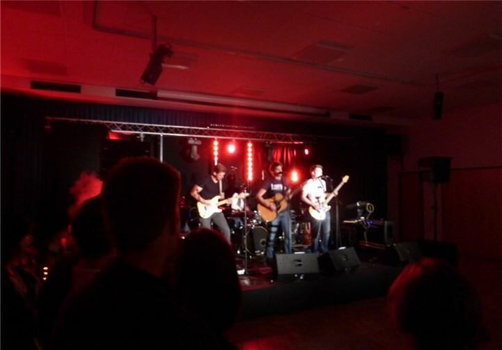 Zwei Nachwuchsbands sorgten für Stimmung im LIVE.privat