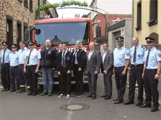 Zwei Neuverpflichtungen, drei Beförderungen und eine Verabschiedung standen beim Feuerwehrfest heuer im Mittelpunkt des Geschehens. TE