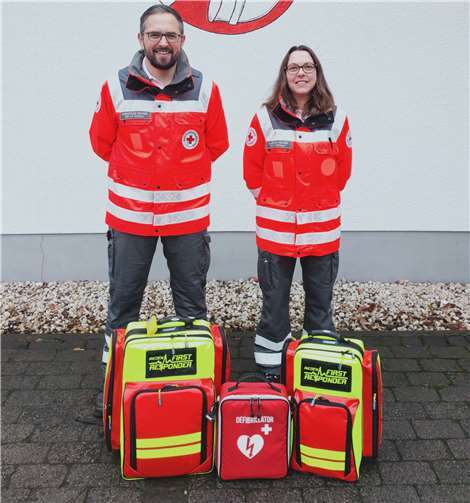 Zwei Notfallrucksäcke mit medizinischer Ausstattung sowie einem Defibrillator konnten angeschafft werden.Foto: privat