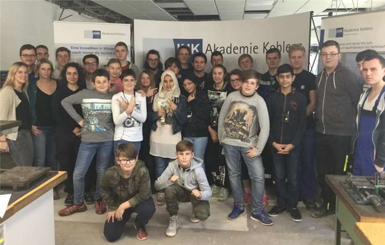 Zwei Schulklassen der Landesschule für Gehörlose und Schwerhörige waren an einem Vormittag zu Gast in der Bildungsstätte Neuwied der IHK-Akademie Koblenz.privat