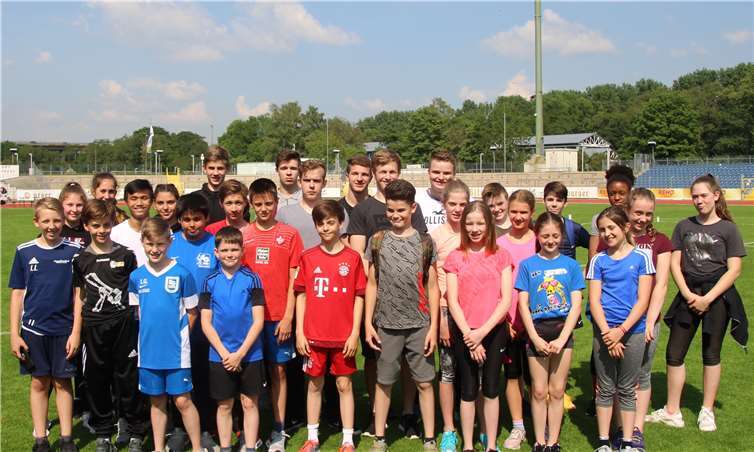 Zwei Schulmannschaften des Mittelrhein-Gymnasiums Mülheim-Kärlich starteten beim Regionalentscheid der Leichtathletik in Koblenz. Foto: Alexander Leibetseder