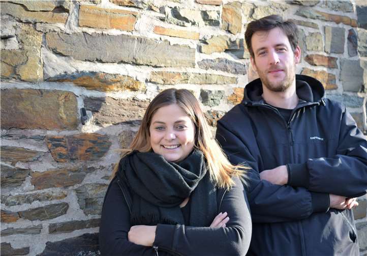 Zwei Schulsozialarbeitern/innen stehen mit Rat und Tat zur Seite. Foto: Jugend-Hilfe-Verein