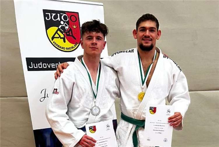 Alle Starter auf dem Treppchen Zwei Starter-zweimal ein Platz auf dem Treppchen für den TV Cochem: Benjamin Zenz (li.) Vizemeister bis 81 kg und Dimitar Dimitrov (re.) Rheinlandmeister bis 100kg. Quelle: TV Cochem