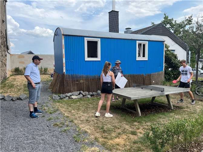 Zwei Teilnehmer beim Tischtennisturnier am Beller Jugendtreff.