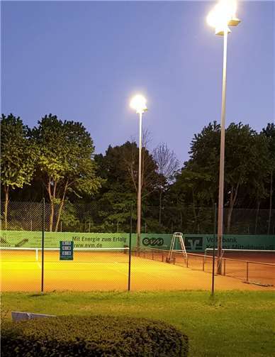 Zwei Tennisplätze sind mit Flutlicht ausgestattet. Foto: privat