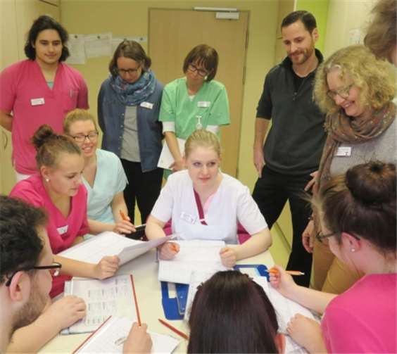 Zwei Wochen lang betreuten Schülerinnen und Schüler pflegebedürftige Patienten. Paul Effelsberg
