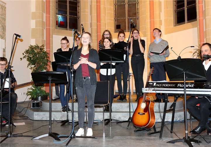 Zwei abwechslungsreiche Stunden boten die Schüler ihrem begeisterten Publikum.privat