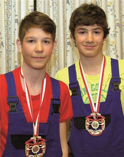 Zwei freche Lehrlinge, Michel Stein und Leon Hause.