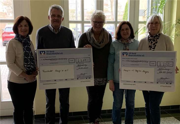 Zwei symbolische Schecks in der Höhe von jeweils 2.250 Euro konnten übergeben werden. Foto: privat