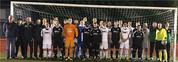 Zwei ungleiche Teams standen sich im Remagener Stadion gegenüber. Foto: privat