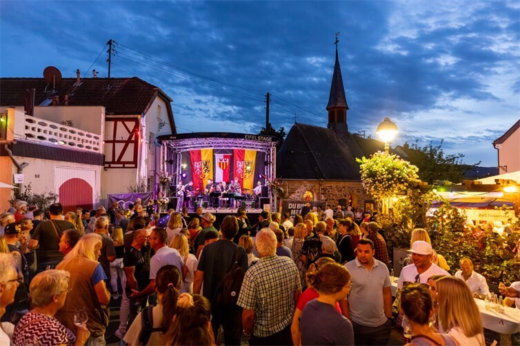 Zwei verschiedene Bühnen erwarten die Gäste mit Musik.