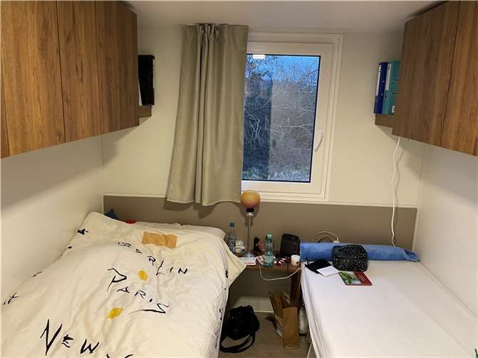 „Wir sind mehr als zufrieden!“: So lebt ein Bad Neuenahrer Ehepaar im Tiny House Zwei zusätzliche Betten bieten Schlafraum für Kinder. Foto: ROB
