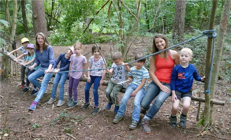 Zweimal pro Woche genießen die Vorschulkinder des Montessori-Kinderhauses erlebnisreiche Stunden in der Natur.Foto: Integratives Montessori-Kinderhaus,